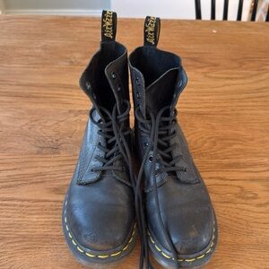Dr. Martens Pascal lace up 1460 pebbled black leather boots women’s 7